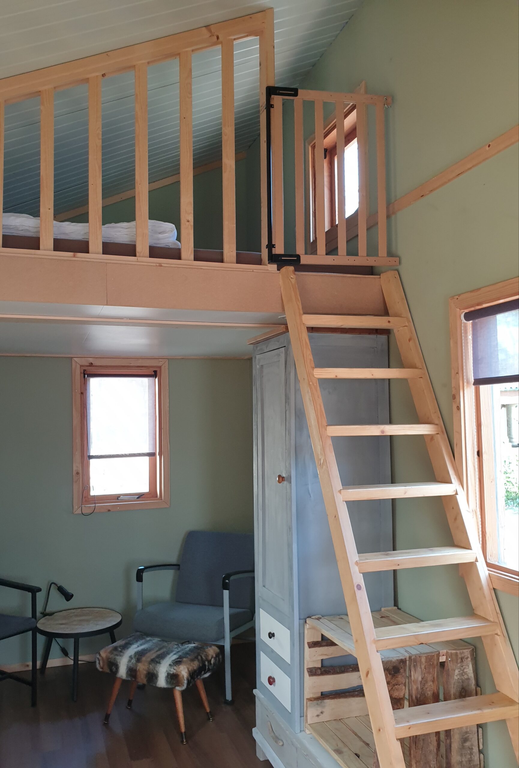 Bed met traphek Wolf